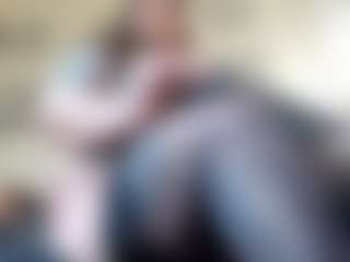 Live cam show with Iwazsoaking - Trimmed Granny on Dolls Live