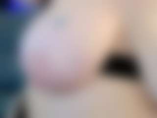 Iwazsoaking MILF webcam performer live streaming