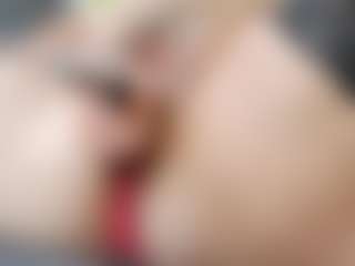Live cam show with Iwazsoaking - Belly on madthumbs