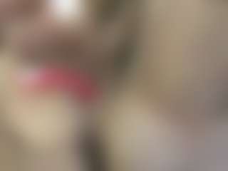 Iwazsoaking MILF webcam performer live streaming