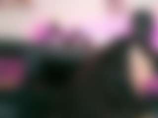 Iwazsoaking MILF-Webcam-Darstellerin im Live-Stream