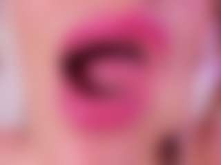 naughty-flower MILF webcam performer live streaming