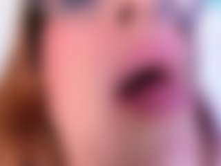 naughty-flower MILF webcam performer live streaming