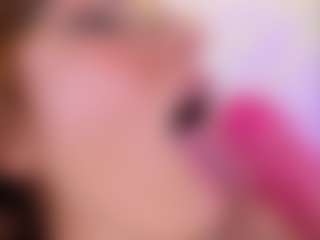 naughty-flower MILF webcam performer live streaming
