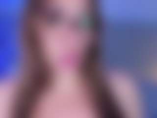 naughty-flower MILF webcam performer live streaming