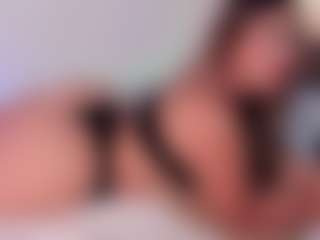 Live cam show with electra-cute - Bikini on CamClone