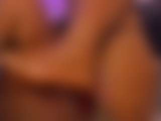Live cam show with emiilyrosee - Black on xDating