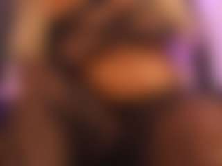 Live cam show with emiilyrosee - Ebony on Livezox | colombia