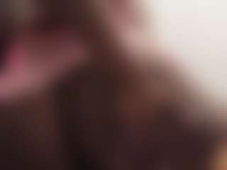 Live cam show with emiilyrosee - Camel Toe on livesuperchat.net