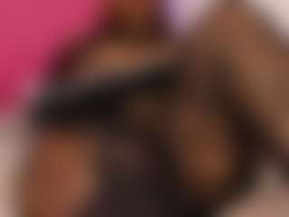 Live cam show with emiilyrosee - Ebony on CamSodaAdn | colombia