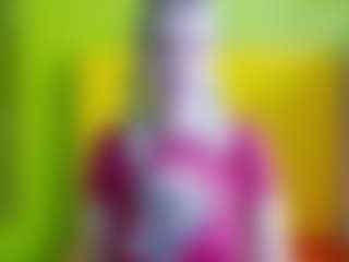 Live cam show with Roxy - White on TeamSkeetLive | netherlands