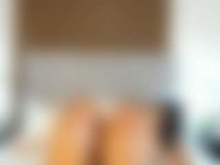 Live cam show with Milf Mia - Lush on live18s.com