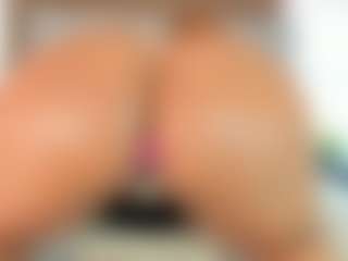 Live cam show with Milf Mia - Joi on hornycams.live