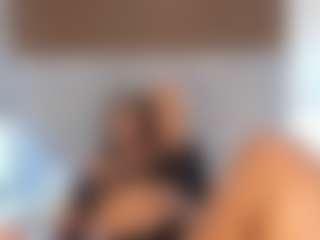 Live cam show with Milf Mia - Ebony Anal on Hubzter Live
