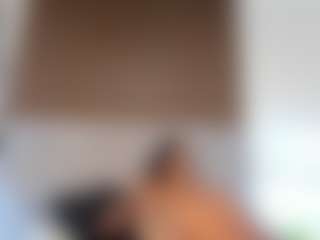Live cam show with Milf Mia - Handjob on Camsoda