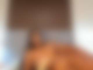 Live cam show with Milf Mia - Foot Fetish Black on makecum.org