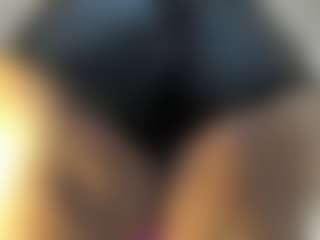 Live cam show with Milf Mia - Ebony HD on Dare Cams