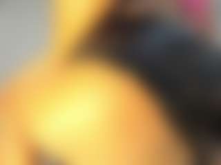 Live cam show with Milf Mia - Strip Black on Hubzter Live
