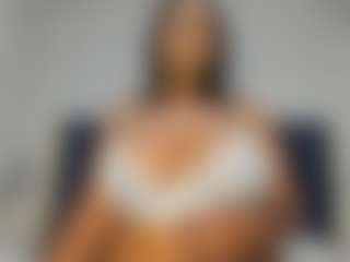 Live cam show with Milf Mia - Moaning on WildCum