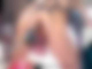 Live cam show with Lasophia - Average on StripNow