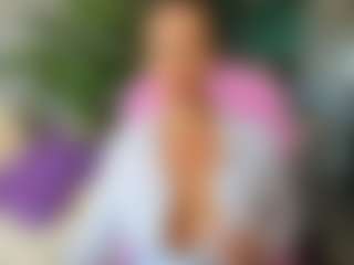 Live cam show with christinalovely - Mature on AdultVida.com
