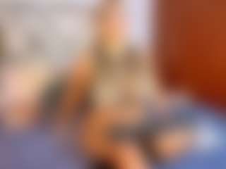 Live cam show with Alix Long - Middle Aged on Camsoda