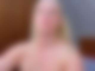 Live cam show with Cuteblondeme - Camel Toe on AdultVida.com