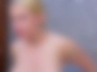 Live cam show with Cuteblondeme - Tittyfuck on AdultVida.com