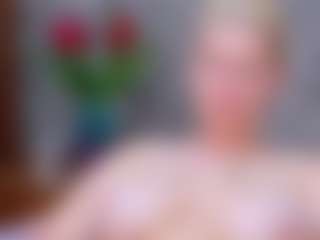 Cuteblondeme's Live Sex Cam Show