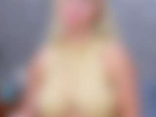 Cuteblondeme's Live Sex Cam Show