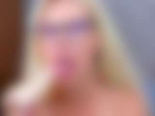 Cuteblondeme's Live Sex Cam Show
