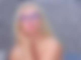 Live cam show with Cuteblondeme - Lush Blonde Hair on live18s.com
