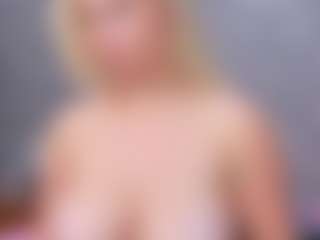 Cuteblondeme's Live Sex Cam Show