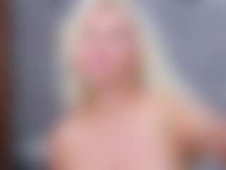 Cuteblondeme's Live Sex Cam Show