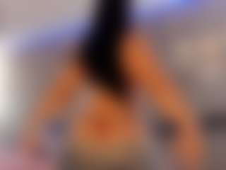 Live cam show with ZOE - Small Tits on AdultVida.com