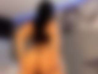 Live cam show with ZOE - Big Ass on chickslive.net