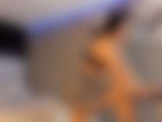 Live cam show with ZOE - Riding on googirlz