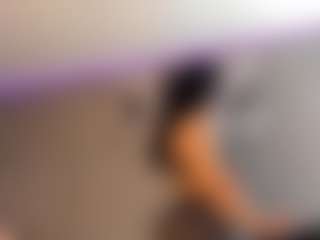 Live cam show with ZOE - Twerking on friskycurves.com
