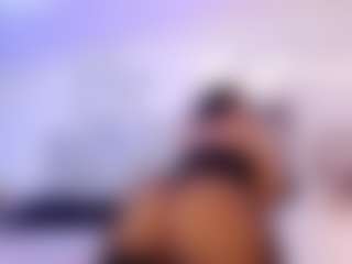 Show en direct avec ZOE - Shaved Pussy Brown Hair sur Camsoda