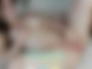 Live cam show with aprilquinn - Skinny on Milfs Live