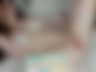 Live cam show with aprilquinn - Fingers on crypto-cams