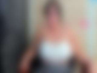 Live cam show with curvyjules - Bedroom on madthumbs