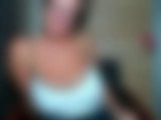 Live cam show with curvyjules - Thong on liverealitysex.com