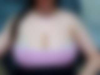 Live cam show with suecute - Thick on CamwithHer