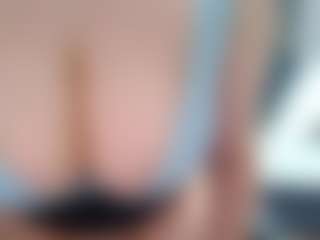 Live cam show with suecute - Office on Streamer API