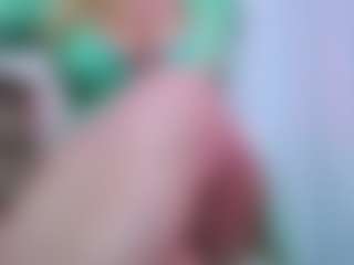 April MILF webcam performer live streaming