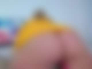 Live cam show with April - Mature on MyBangCams
