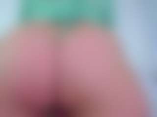 Live cam show with April - Thick on SinfulBabes