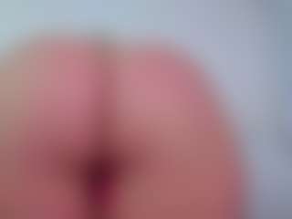 Live cam show with April - Curvy MILF on sexylive.show