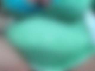 April MILF webcam performer live streaming